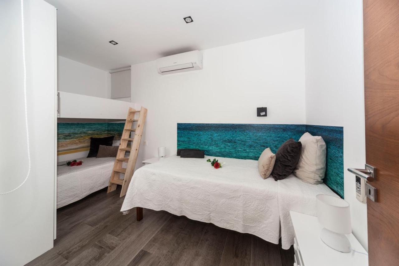 Apartamentos Temisa ปูแอร์โตเดลคาร์เมน ภายนอก รูปภาพ
